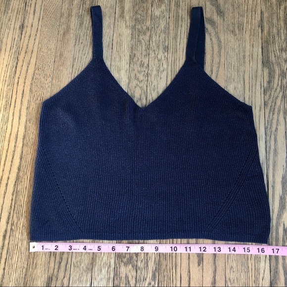 ✨3/$30✨Navy Blue Knit Cropped Tank Top | M​​ - Picture 3 of 7